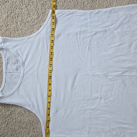 Torrid White Classic Fit Sleeveless Tank Top Size 1X - Picture 6 of 10